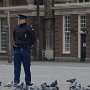 Amsterdamse agent houdt een oogje in het zeil 22-03-2014