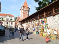 DSC 0242  Bij de Florianska stadspoort verkopen mensen hun schilderijen van Krakow