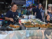 DSC 0024  Ja eten kan je overal in Thailand
